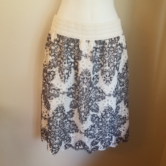 j gee Dresses & Skirts - 2 for 15 white and black lace skirt w/ elastic